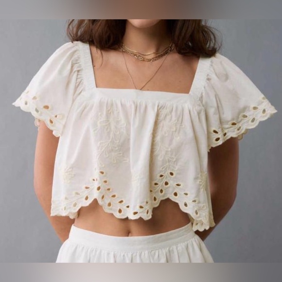 American Eagle Outfitters Tops - NWT AE Tie Back Eyelet Crop Top - women’s large